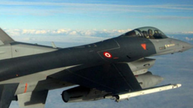 Turquía ataca decenas de objetivos en Irak y Siria en represalia de sus soldados muertos