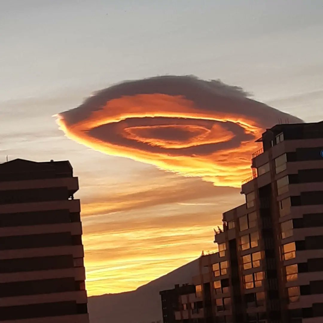 Una extraña nube desconcierta a los espectadores en Turquía – Imágenes
