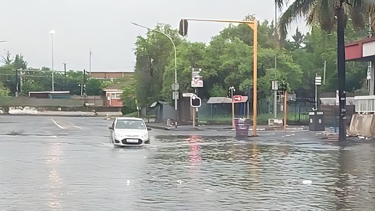 Lluvias torrenciales dejan al menos 7 muertos en Sudáfrica