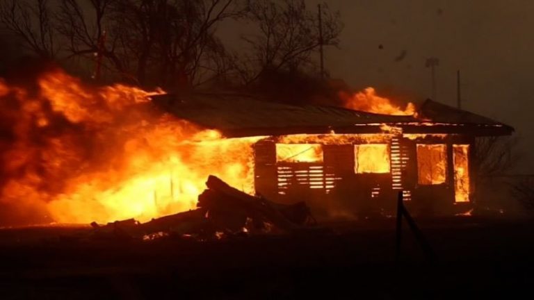 Los incendios en Texas dejan un rastro de devastación a su paso