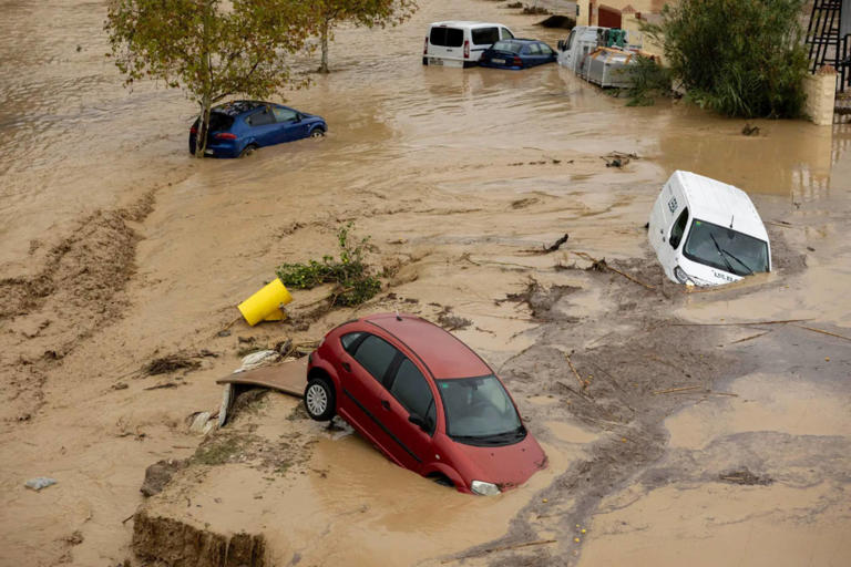 Las fuertes lluvias generan graves inundaciones en Gran Canarias – Videos