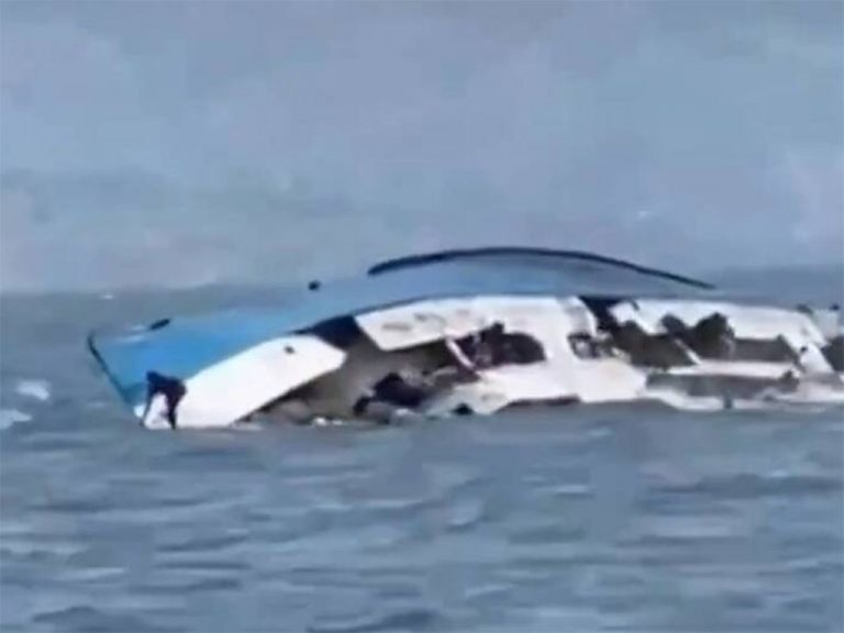 Volcamiento de Barco que Transportaba Jugadores de Fútbol Deja 25 Muertos en la República Democrática del Congo